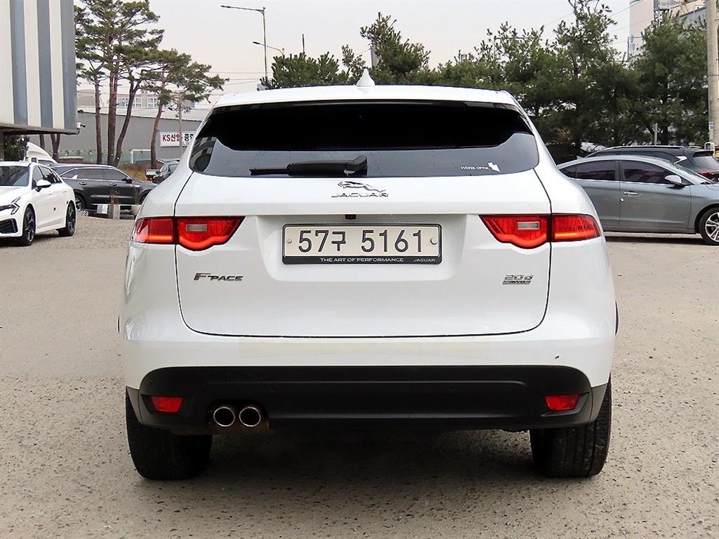 Jaguar F-PACE - Vista 4