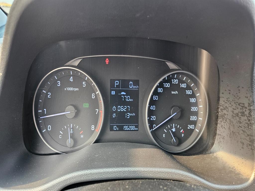 HYUNDAI Avante - Vista 8