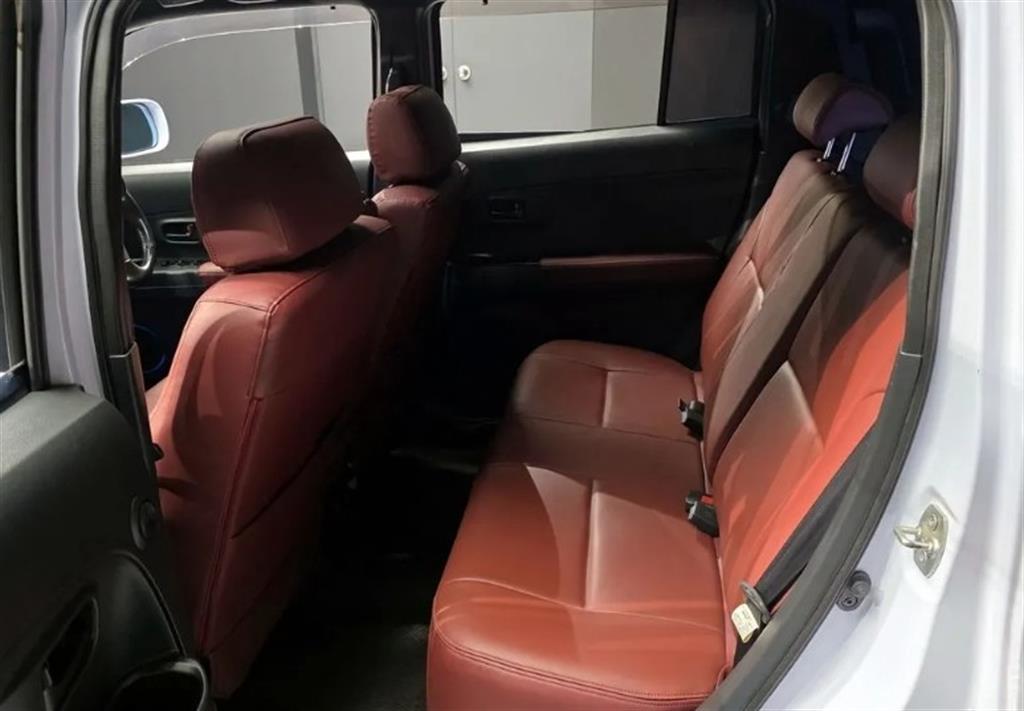 Toyota bB - Vista 11