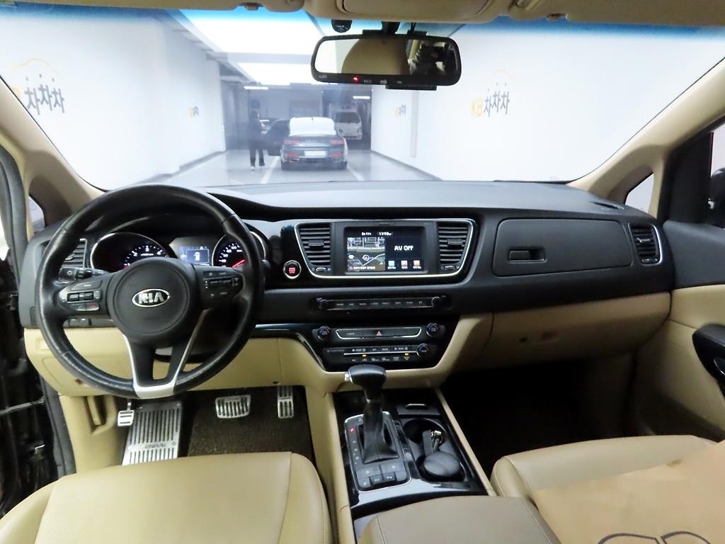 KIA Carnival - Vista 6