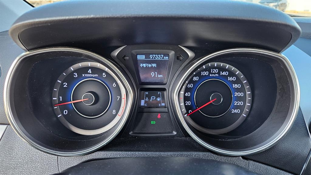 HYUNDAI Avante - Vista 8