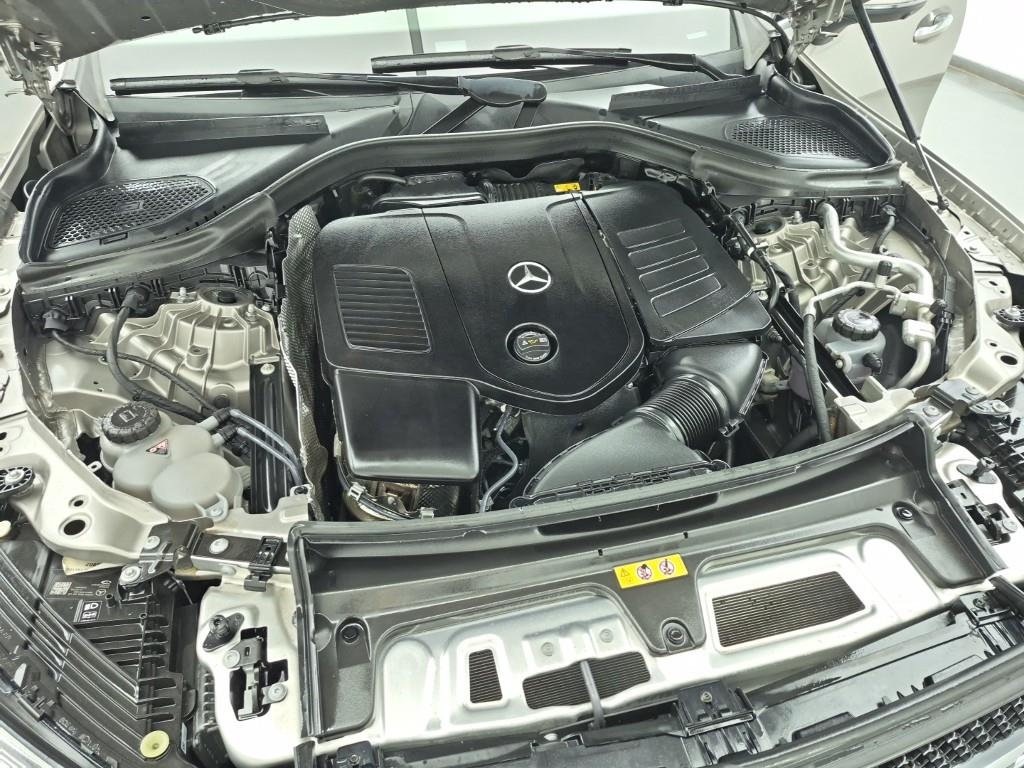 Mercedes Benz GLC Class - Vista 6