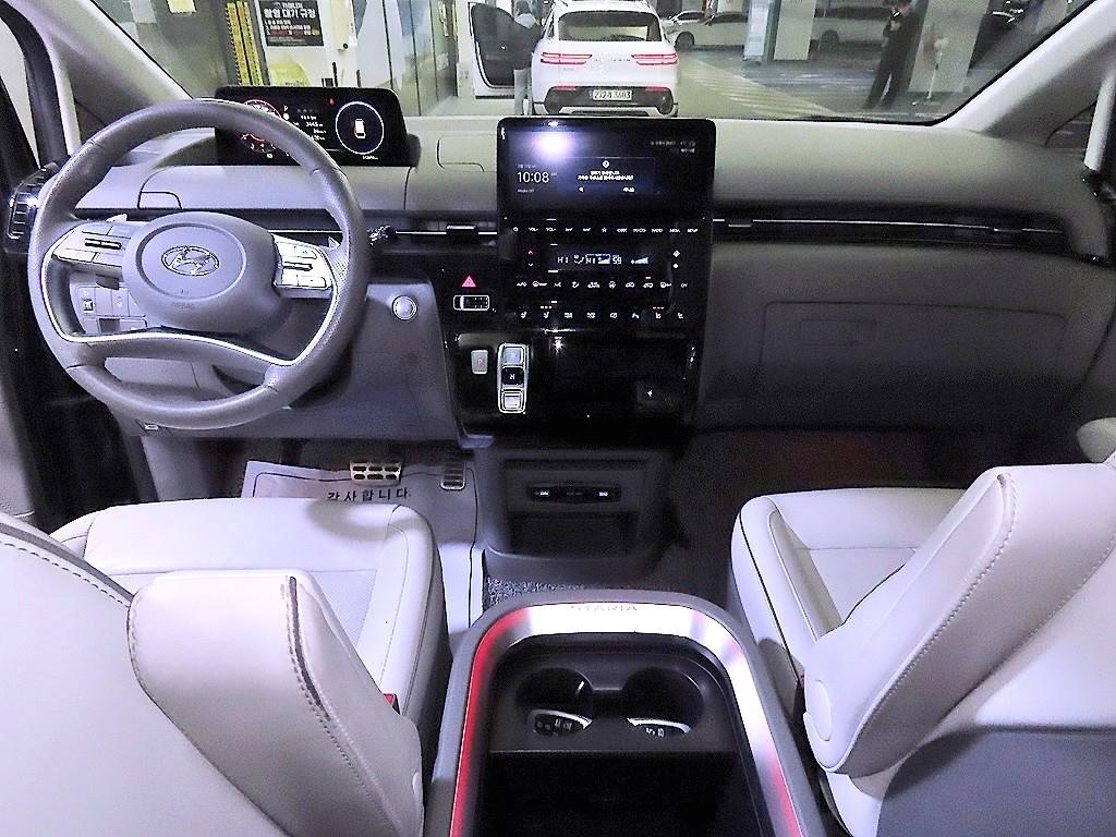 HYUNDAI Staria - Vista 10