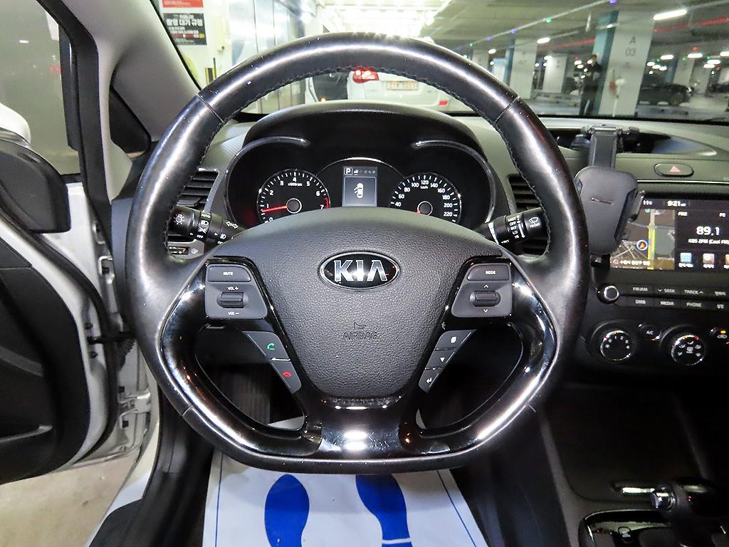 KIA K3 - Vista 8