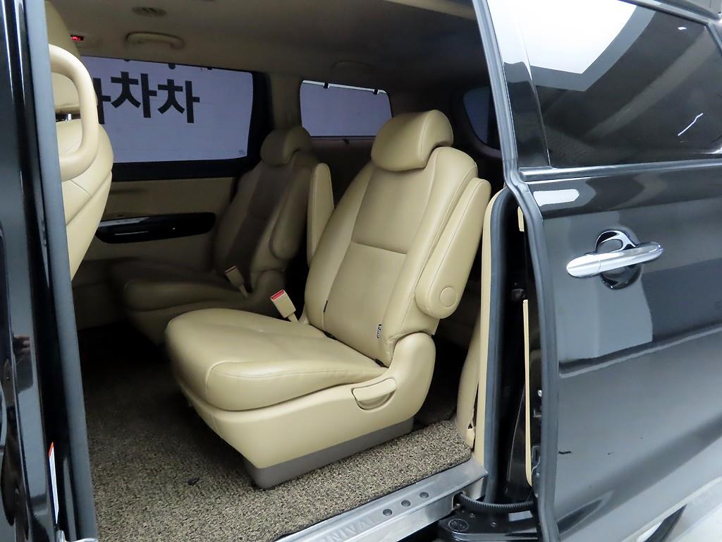 KIA Carnival - Vista 12