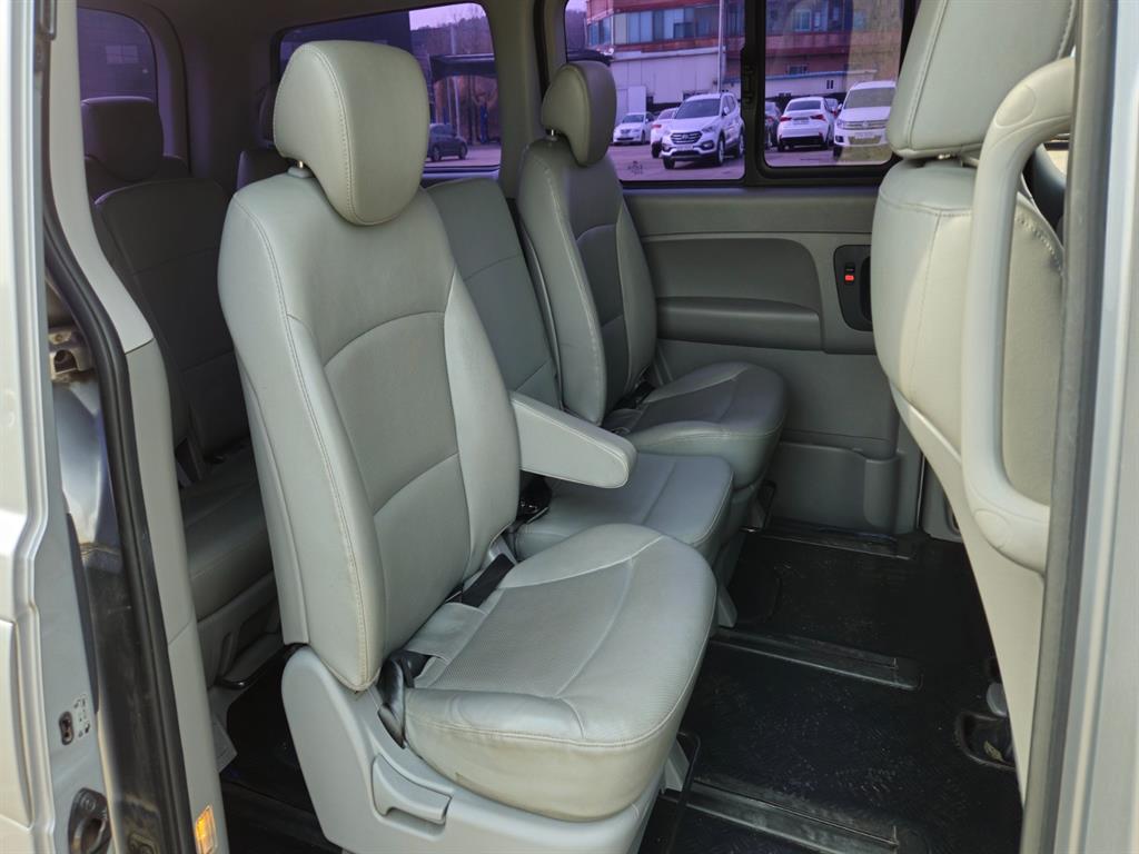 HYUNDAI Starex - Vista 11