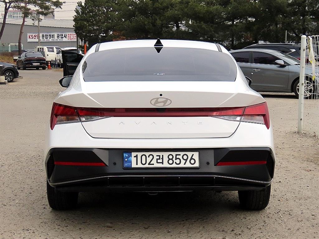 HYUNDAI Avante - Vista 4