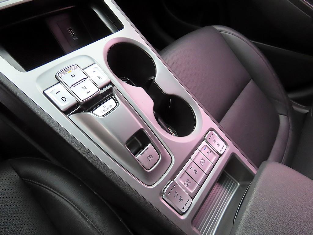 HYUNDAI Kona - Vista 11