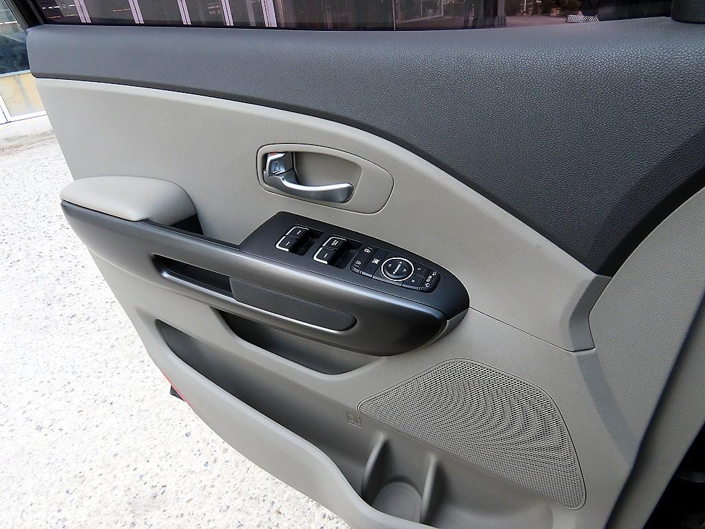 KIA Carnival - Vista 12