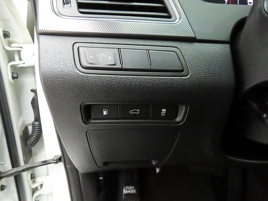 HYUNDAI Sonata - Vista 12