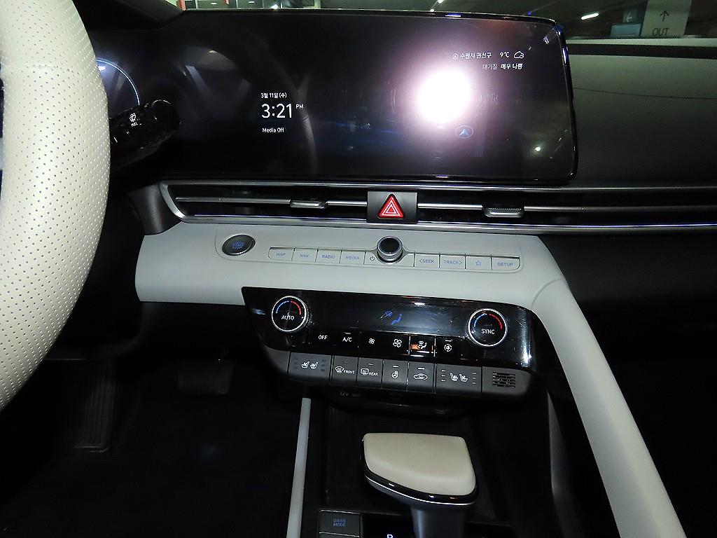 HYUNDAI Avante - Vista 11