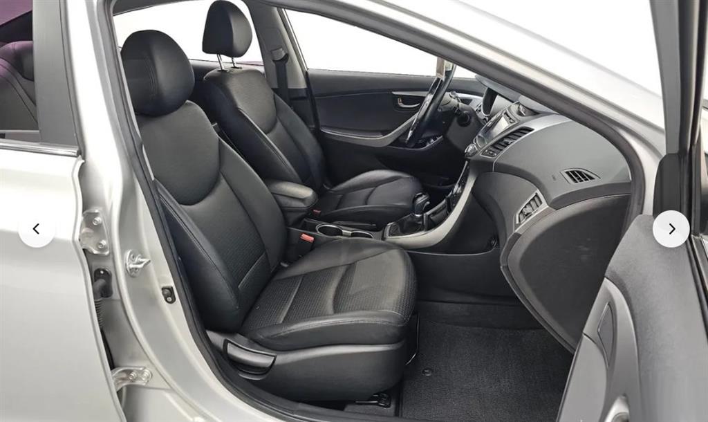 HYUNDAI Avante - Vista 12