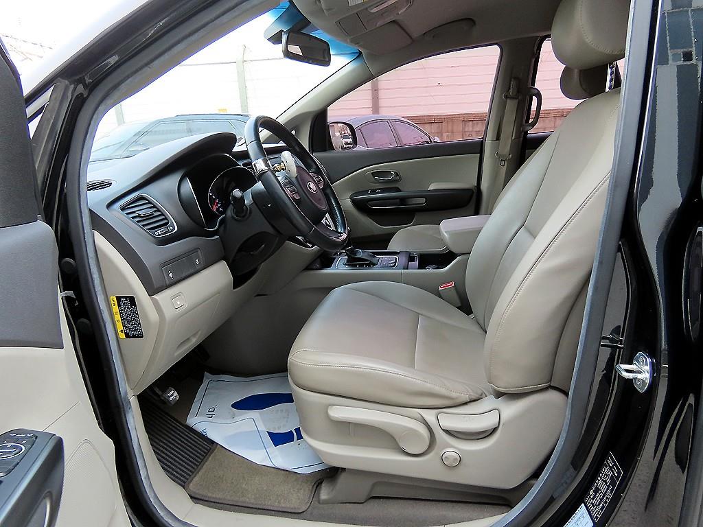 KIA Carnival - Vista 5