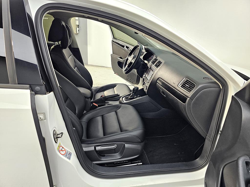 Volkswagen Jetta - Vista 11