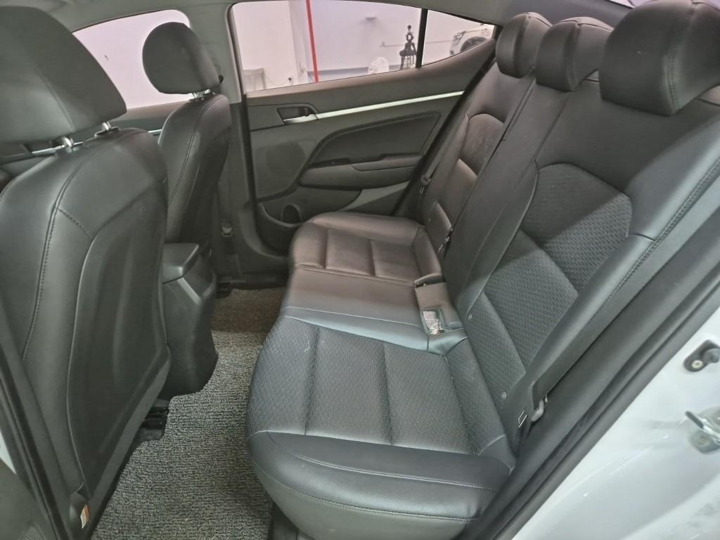 HYUNDAI Avante - Vista 12