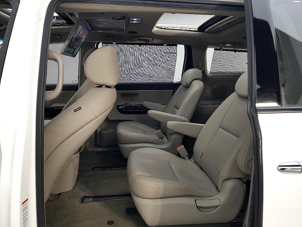 KIA Carnival - Vista 9