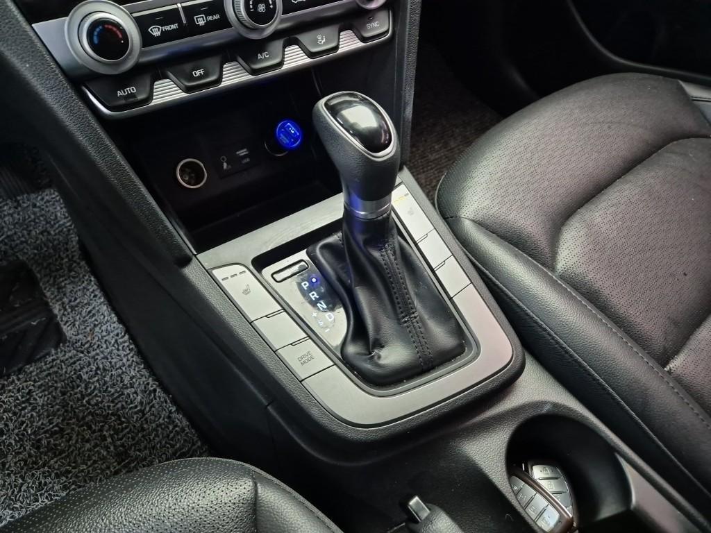 HYUNDAI Avante - Vista 8