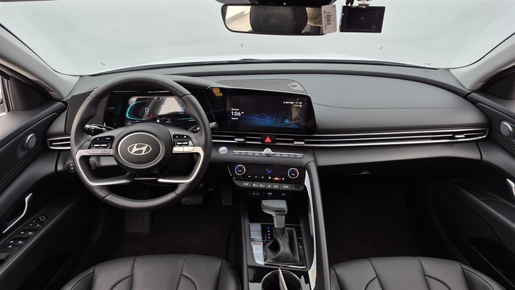 HYUNDAI Avante - Vista 9