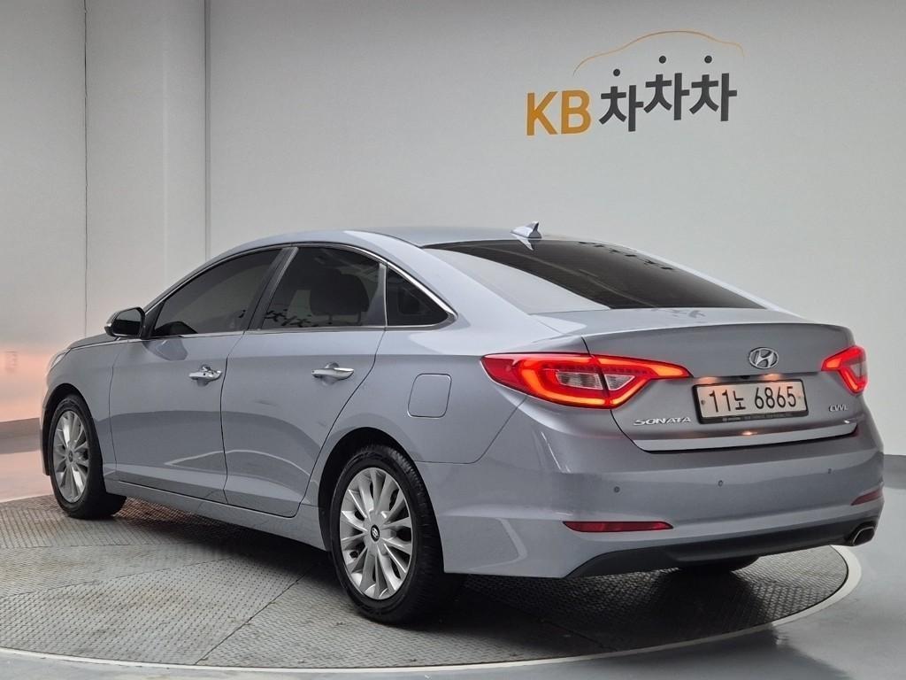 HYUNDAI Sonata - Vista 3