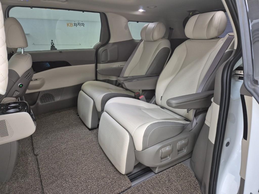 KIA Carnival - Vista 7