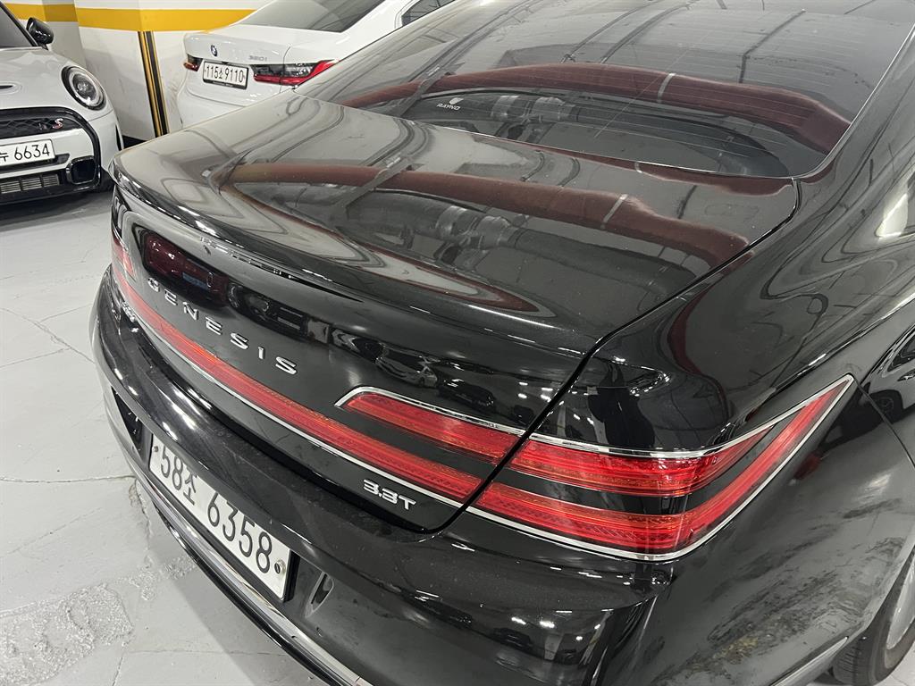 Genesis G90 - Vista 7