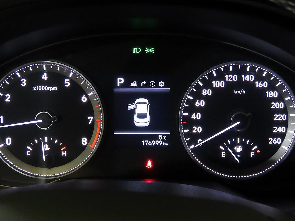 HYUNDAI Grandeur - Vista 9