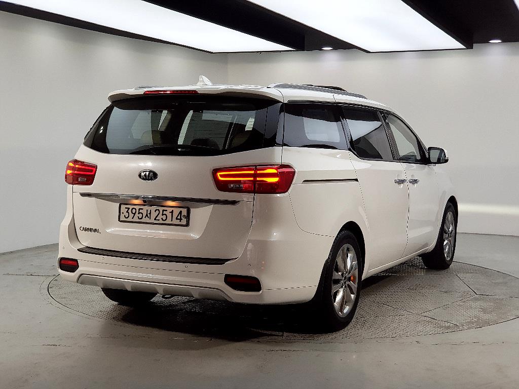 KIA Carnival - Vista 4