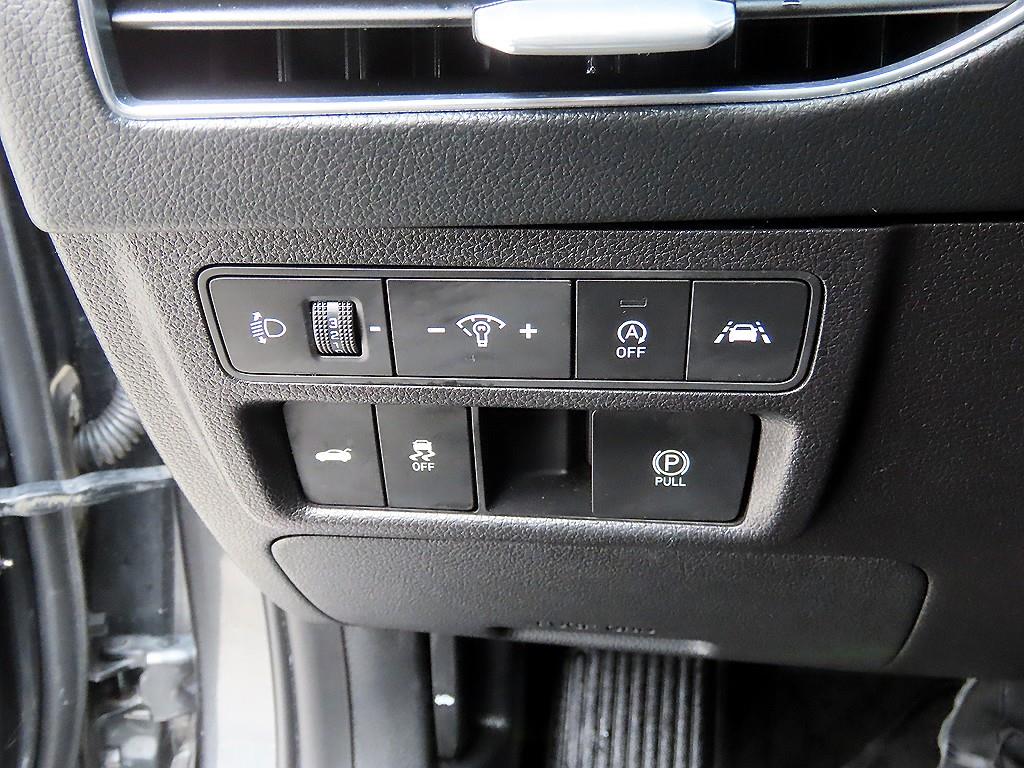 HYUNDAI Sonata - Vista 12