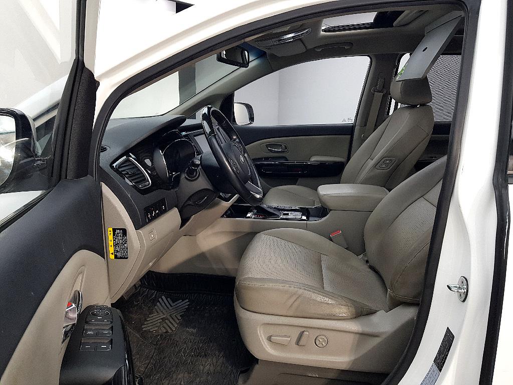 KIA Carnival - Vista 8