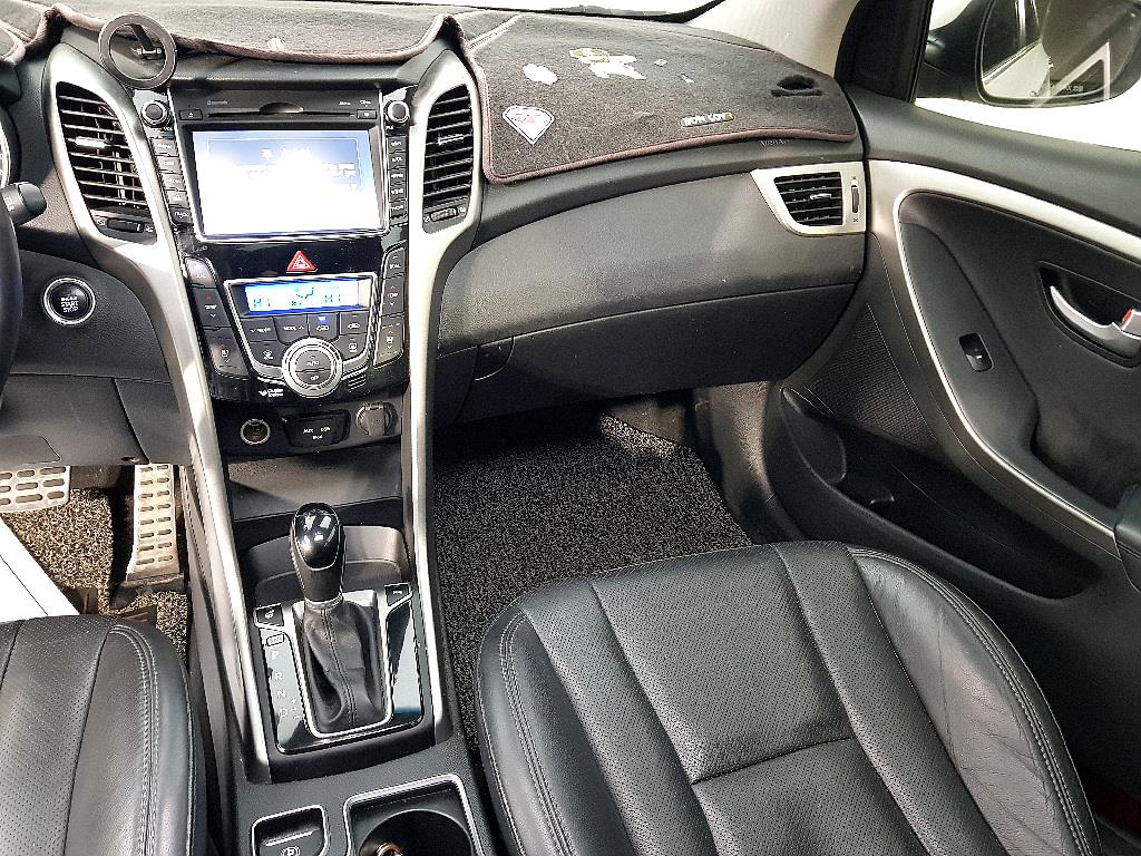 HYUNDAI i30 - Vista 10