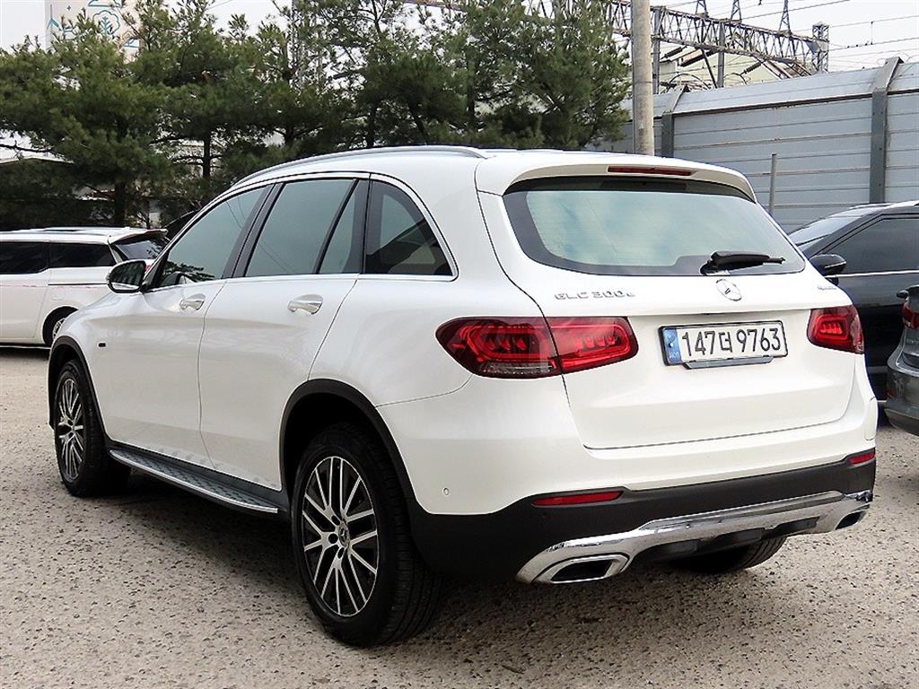 Mercedes Benz GLC Class - Vista 3