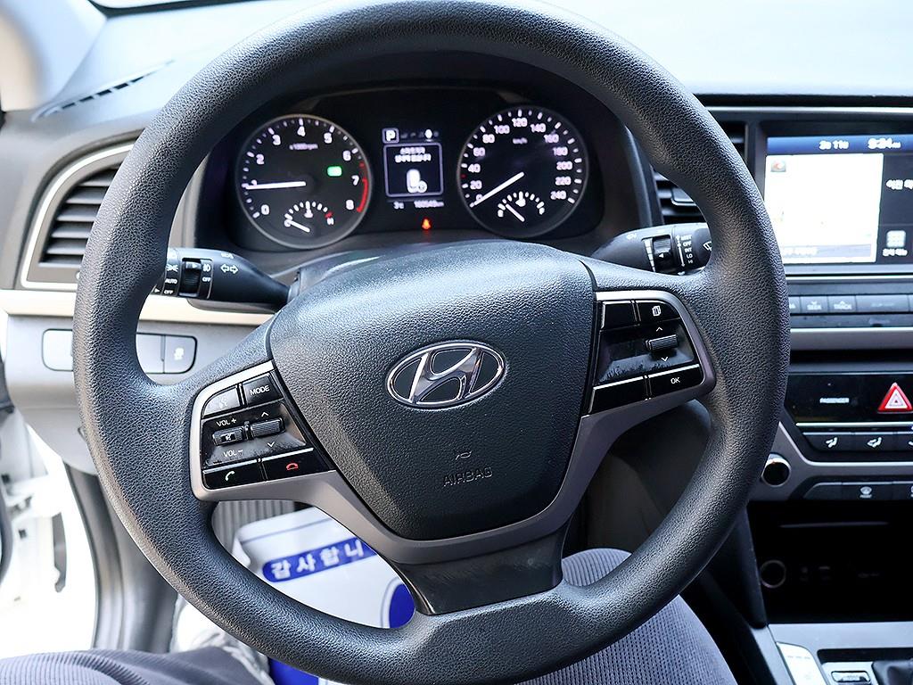 HYUNDAI Avante 2018 Blanco - Importación desde Corea - HF Imports Iquique - Foto 8