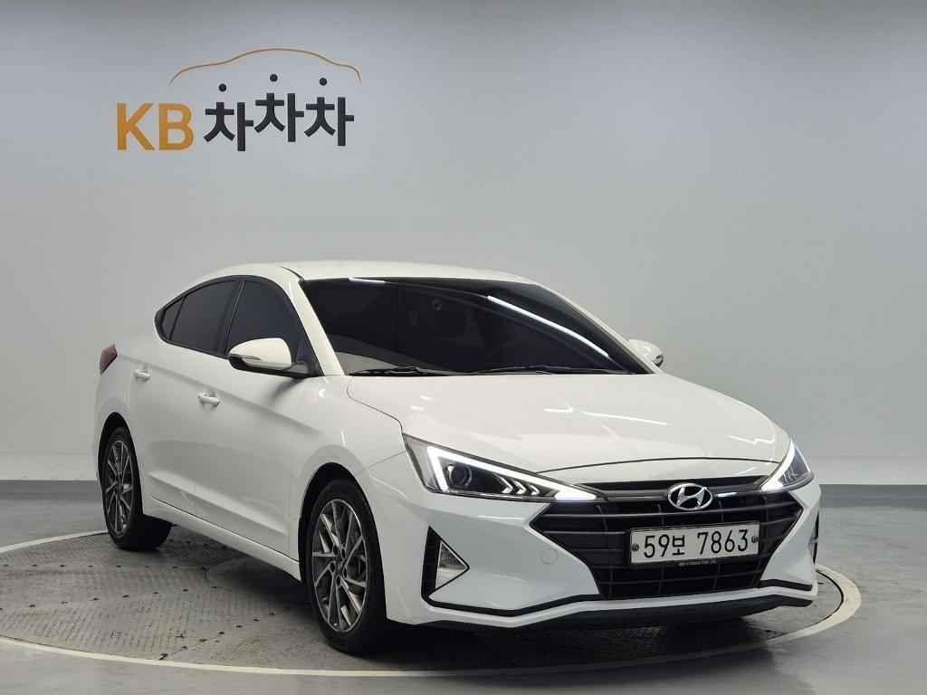 HYUNDAI Avante - Vista 4