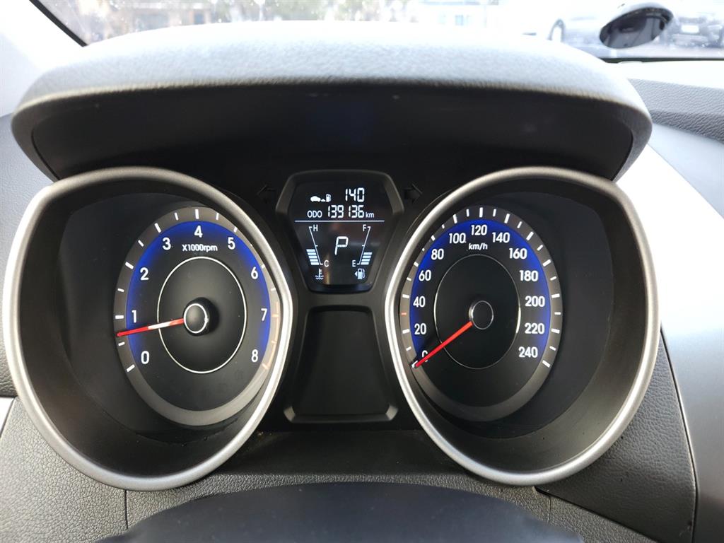 HYUNDAI Avante - Vista 8