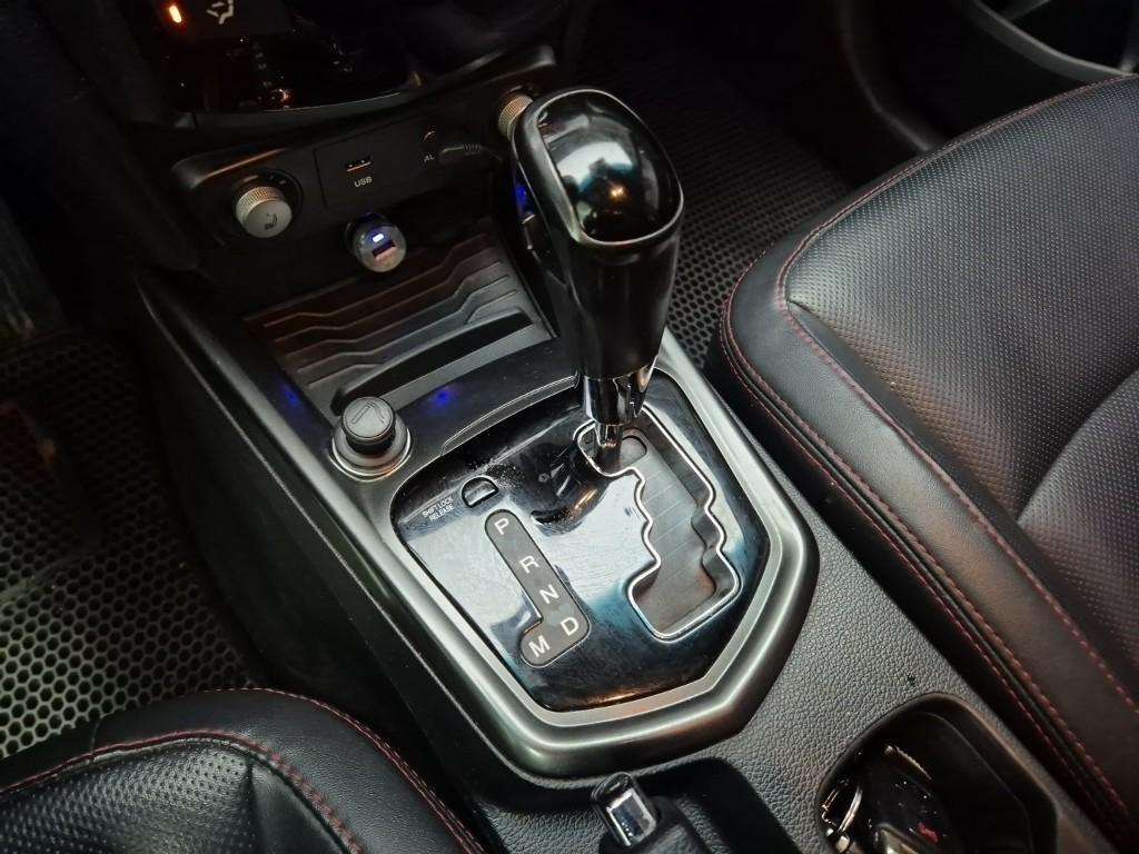 Ssangyong Tivoli - Vista 8