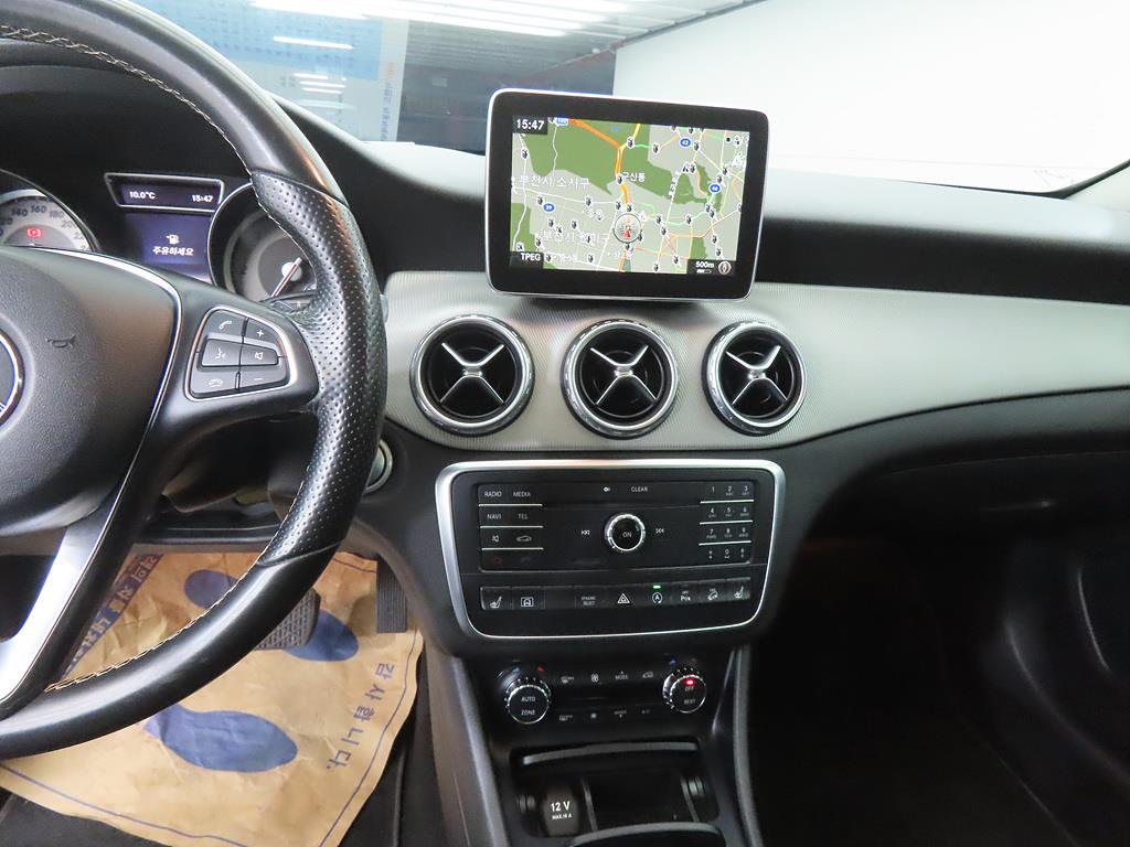 Mercedes Benz GLA Class - Vista 10