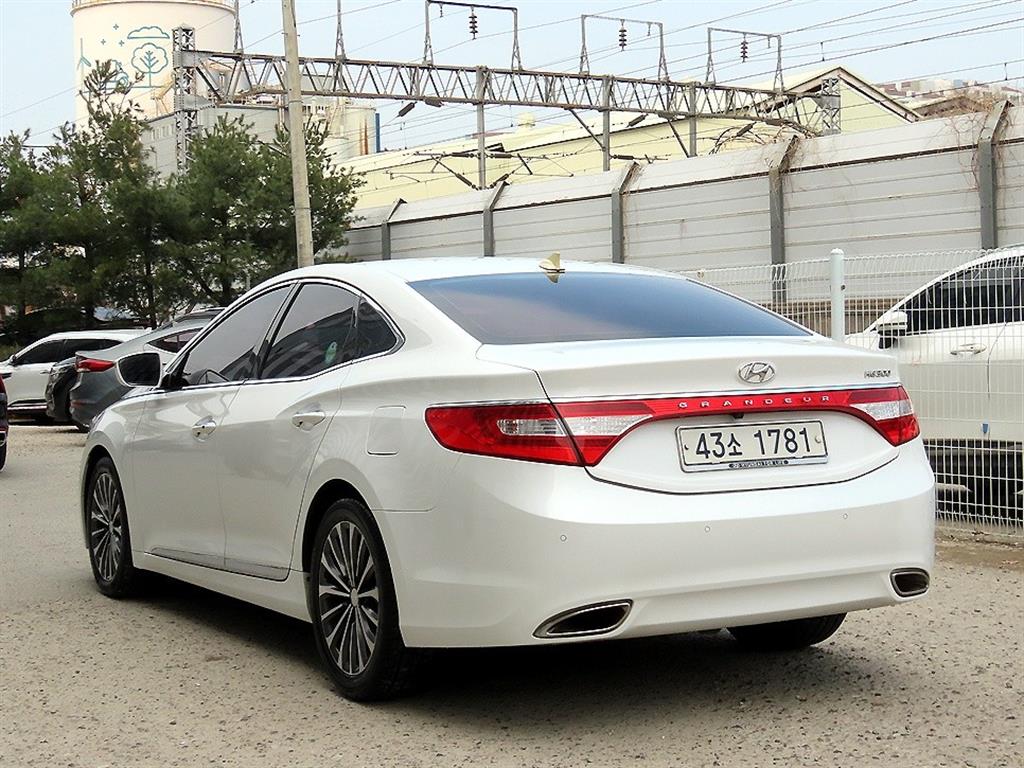 HYUNDAI Grandeur - Vista 3