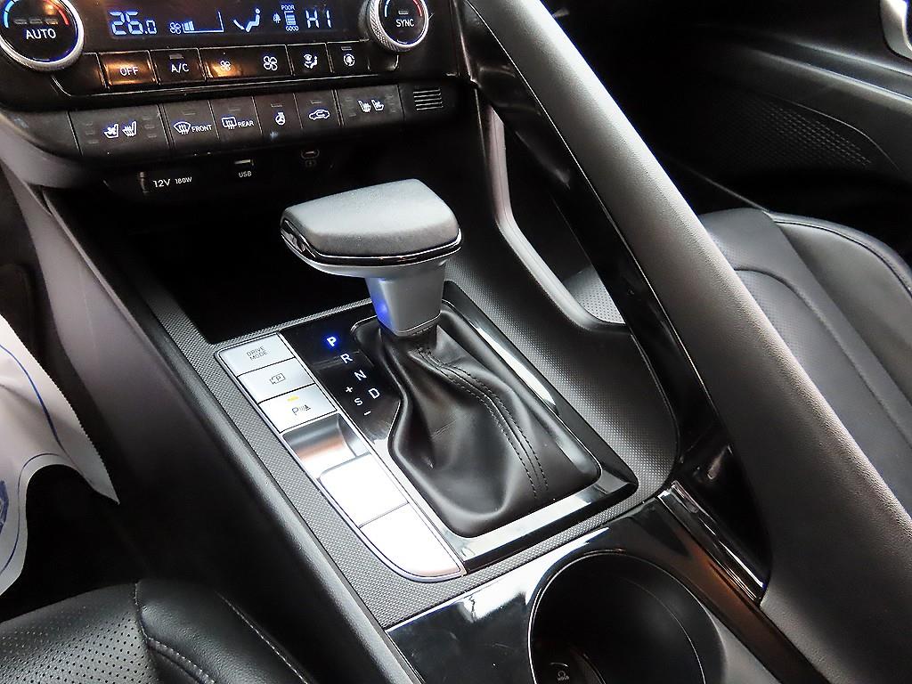 HYUNDAI Avante - Vista 10