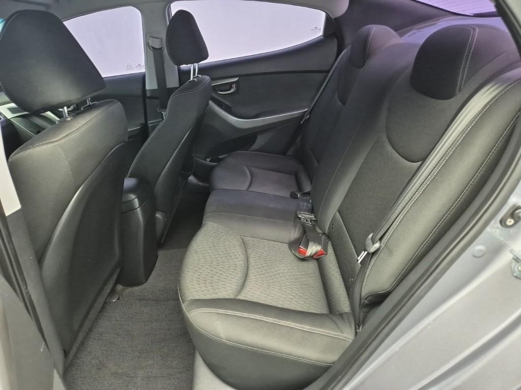 HYUNDAI Avante - Vista 12