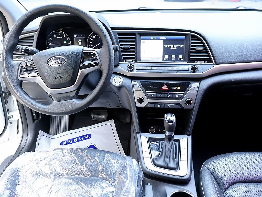 HYUNDAI Avante - Vista 9