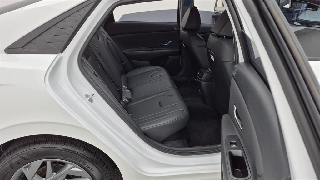 HYUNDAI Avante - Vista 7