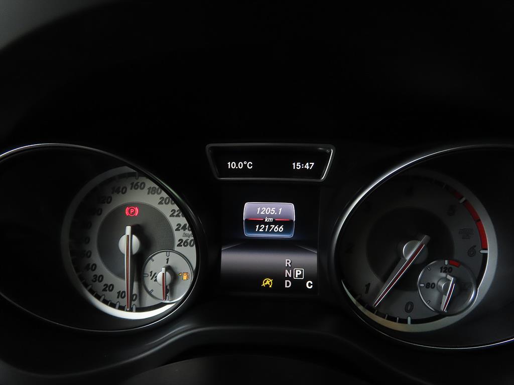 Mercedes Benz GLA Class - Vista 9