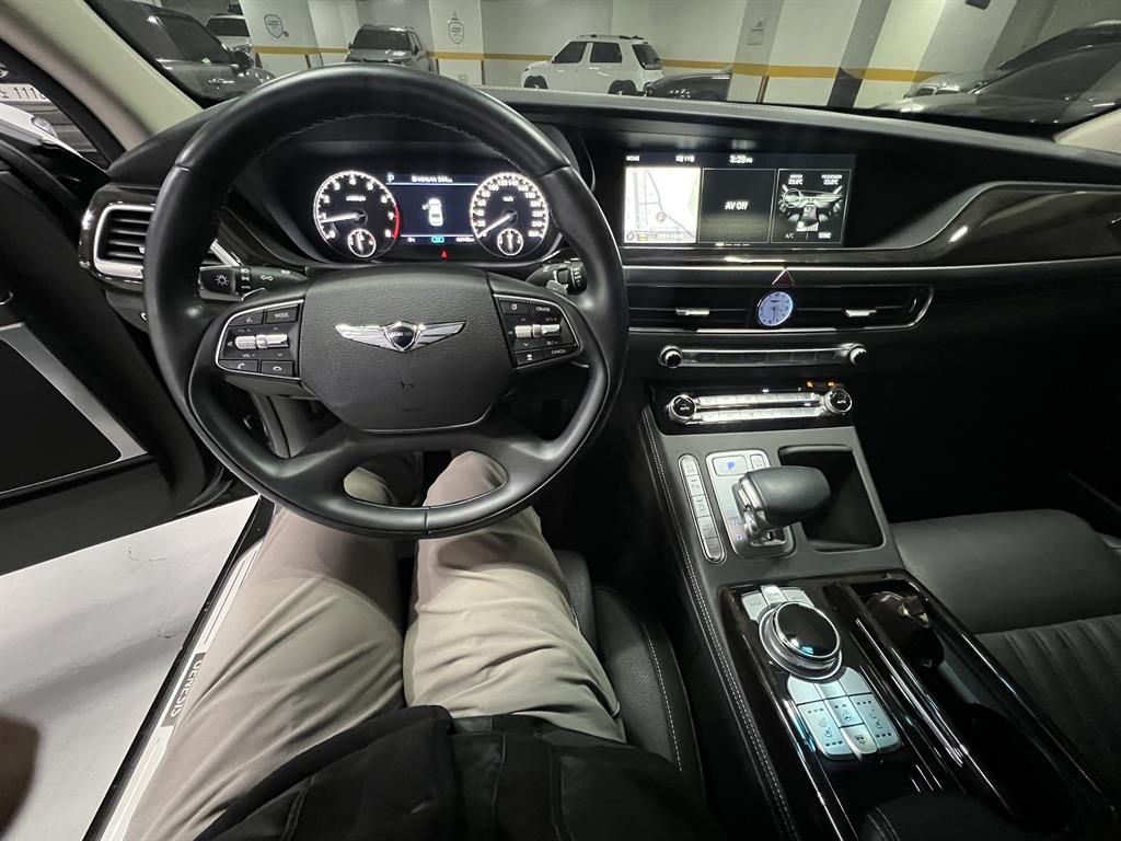 Genesis G90 - Vista 12