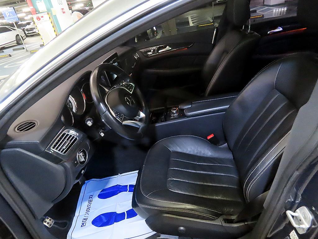 Mercedes Benz CLS Class - Vista 6