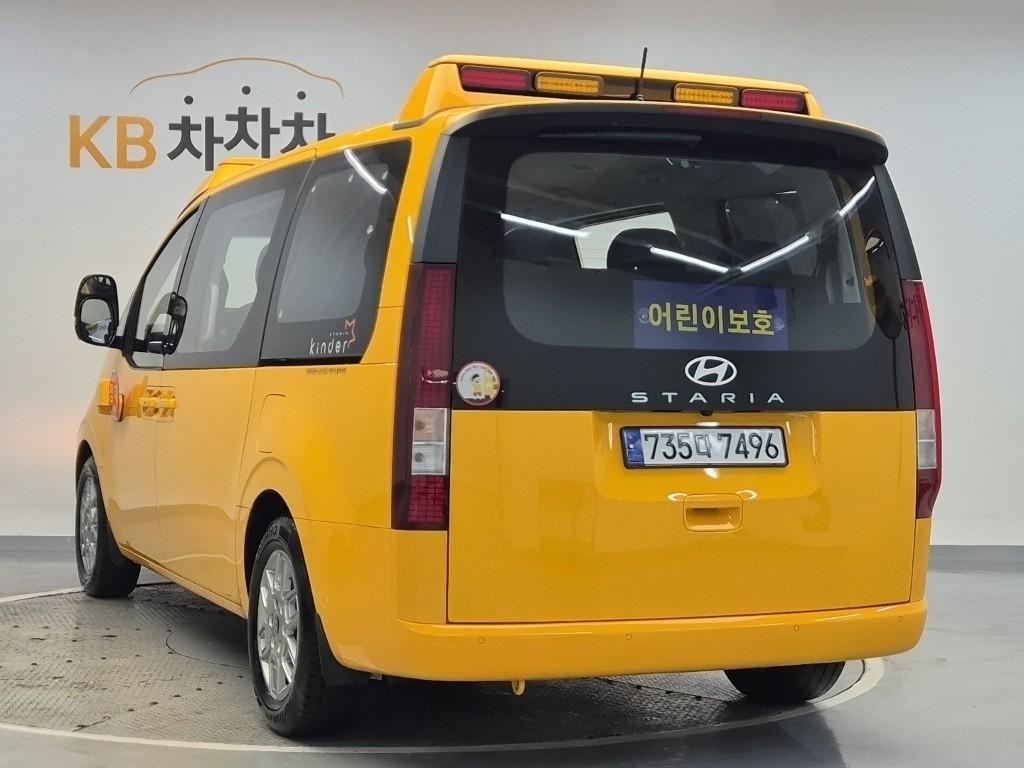 HYUNDAI Staria - Vista 2