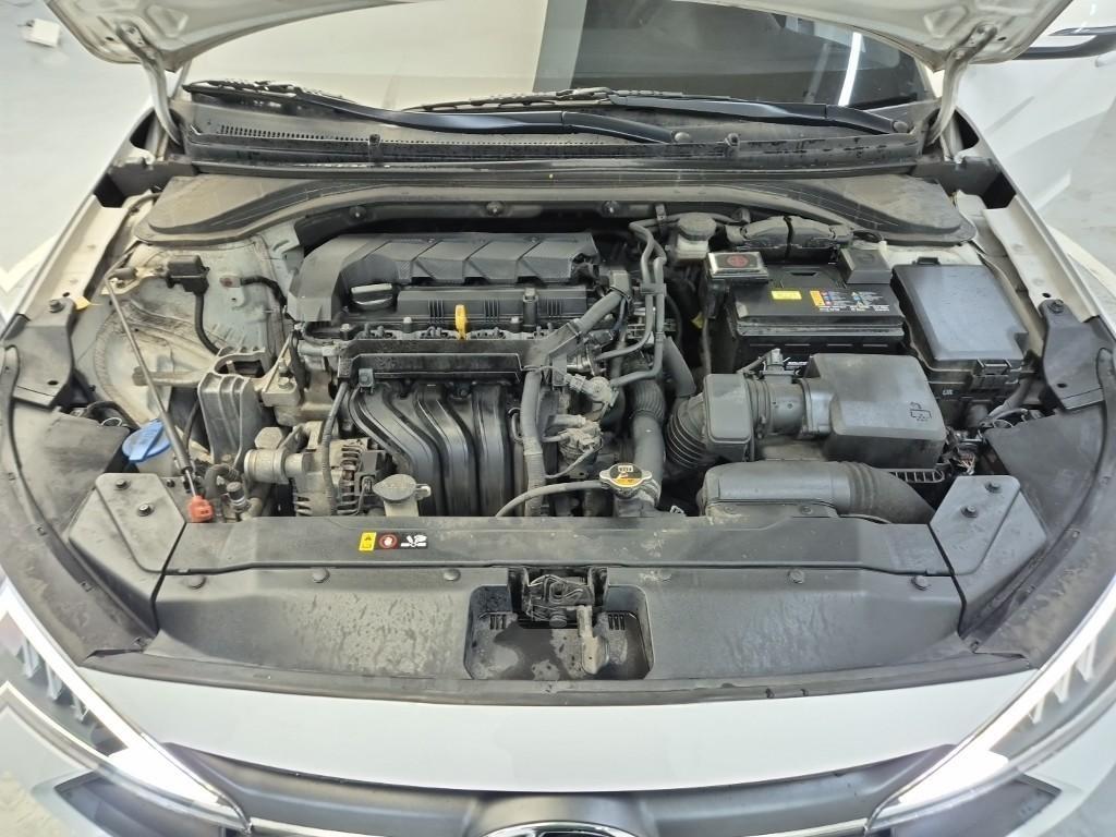 HYUNDAI Avante - Vista 5