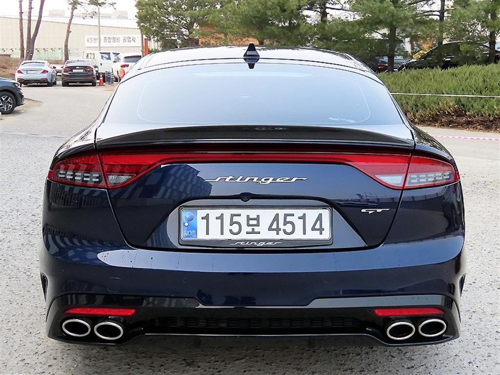 KIA Stinger - Vista 4