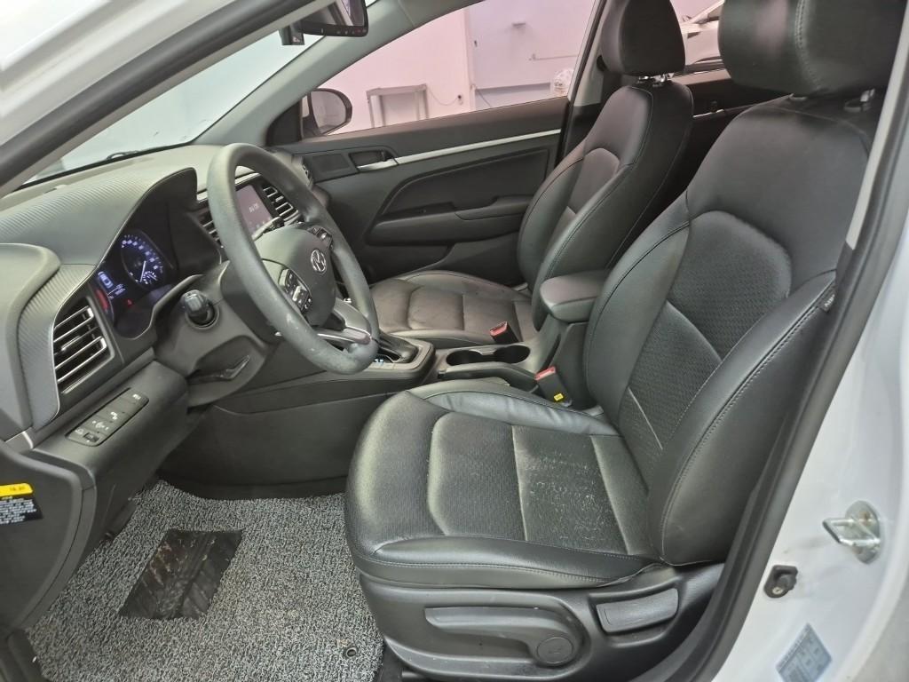 HYUNDAI Avante - Vista 11