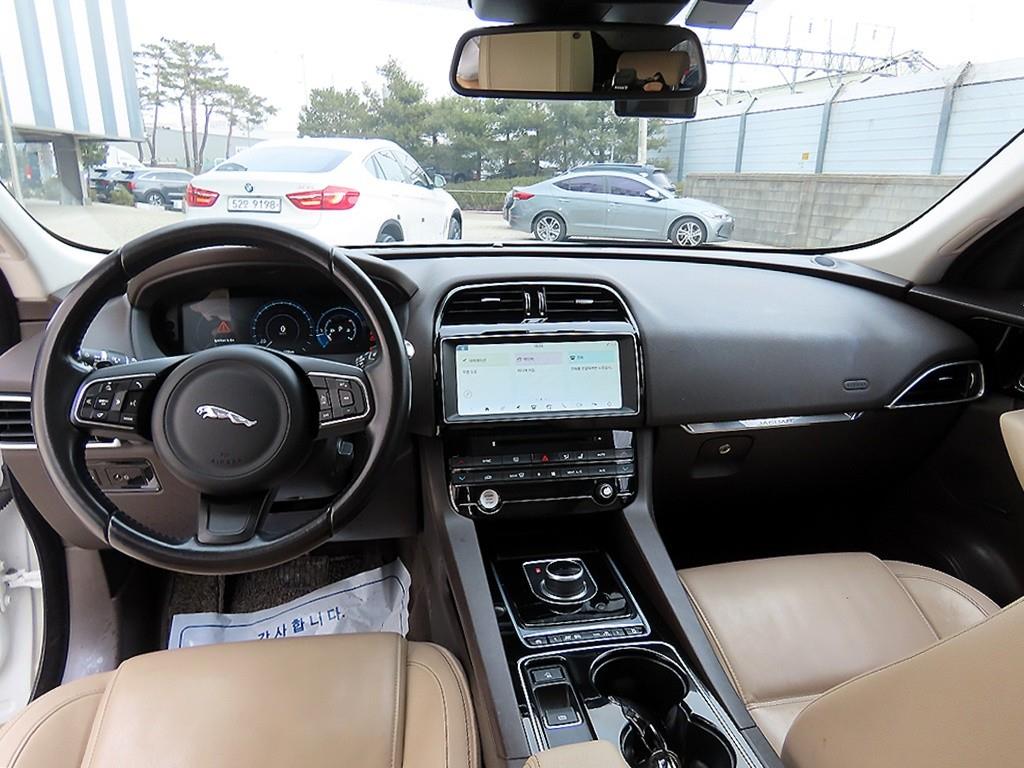 Jaguar F-PACE - Vista 7