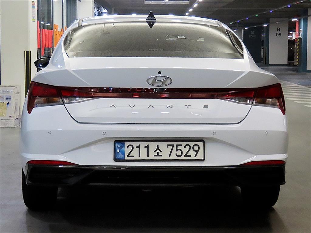 HYUNDAI Avante - Vista 5